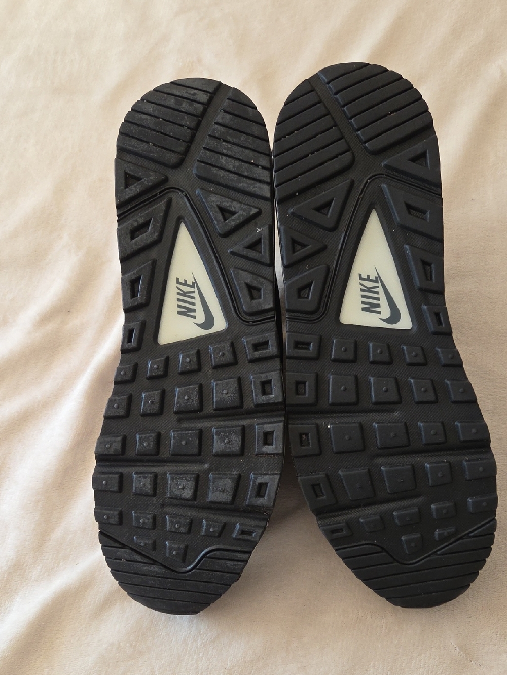 EUC Men's Nike Air Max Sneakers, Size 10.5, Black Leather - Picture 7 of 7
